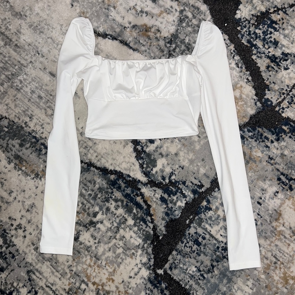 white long sleeved crop top